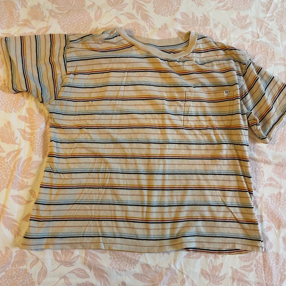 Billabong, M, multicolor TShirt with front pocket.